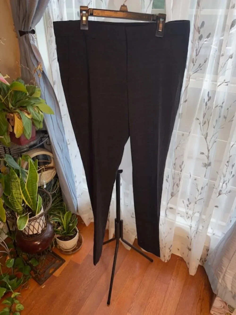 Banana Republic woman's 2-piece Plaid Pantsuit/Set, size 10